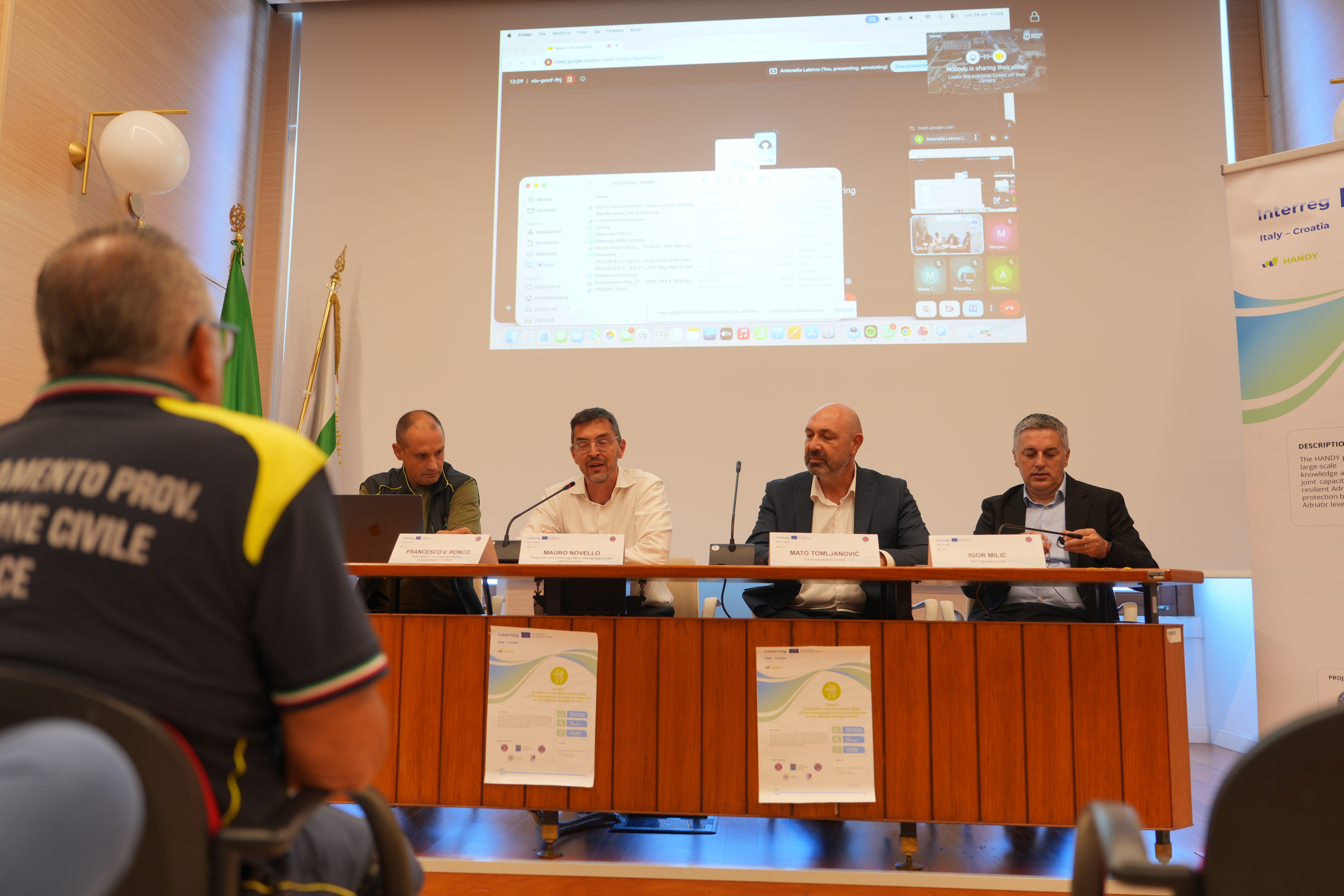 Galleria Interreg HANDY Italia-Croazia - Formazione, prevenzione e cooperazione transfrontaliera al centro dell’evento conclusivo del progetto guidato dalla Sezione Protezione Civile Regione Puglia - Diapositiva 1 di 7