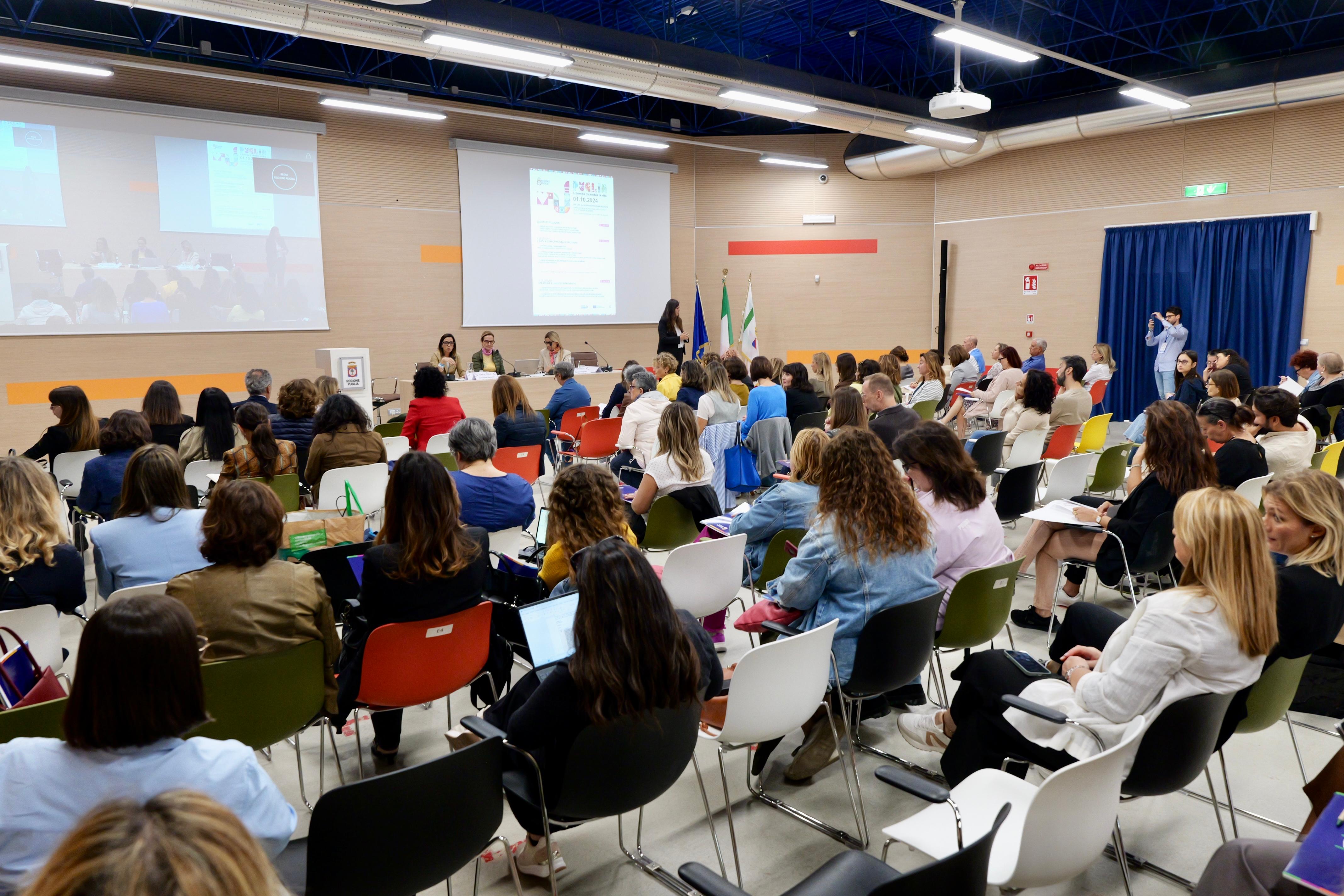 Galleria Violenza di genere, Triggiani e Romano alla presentazione del monitoraggio realizzato dal Dipartimento Welfare e dall'Ufficio Statistico Regionale - Diapositiva 3 di 12