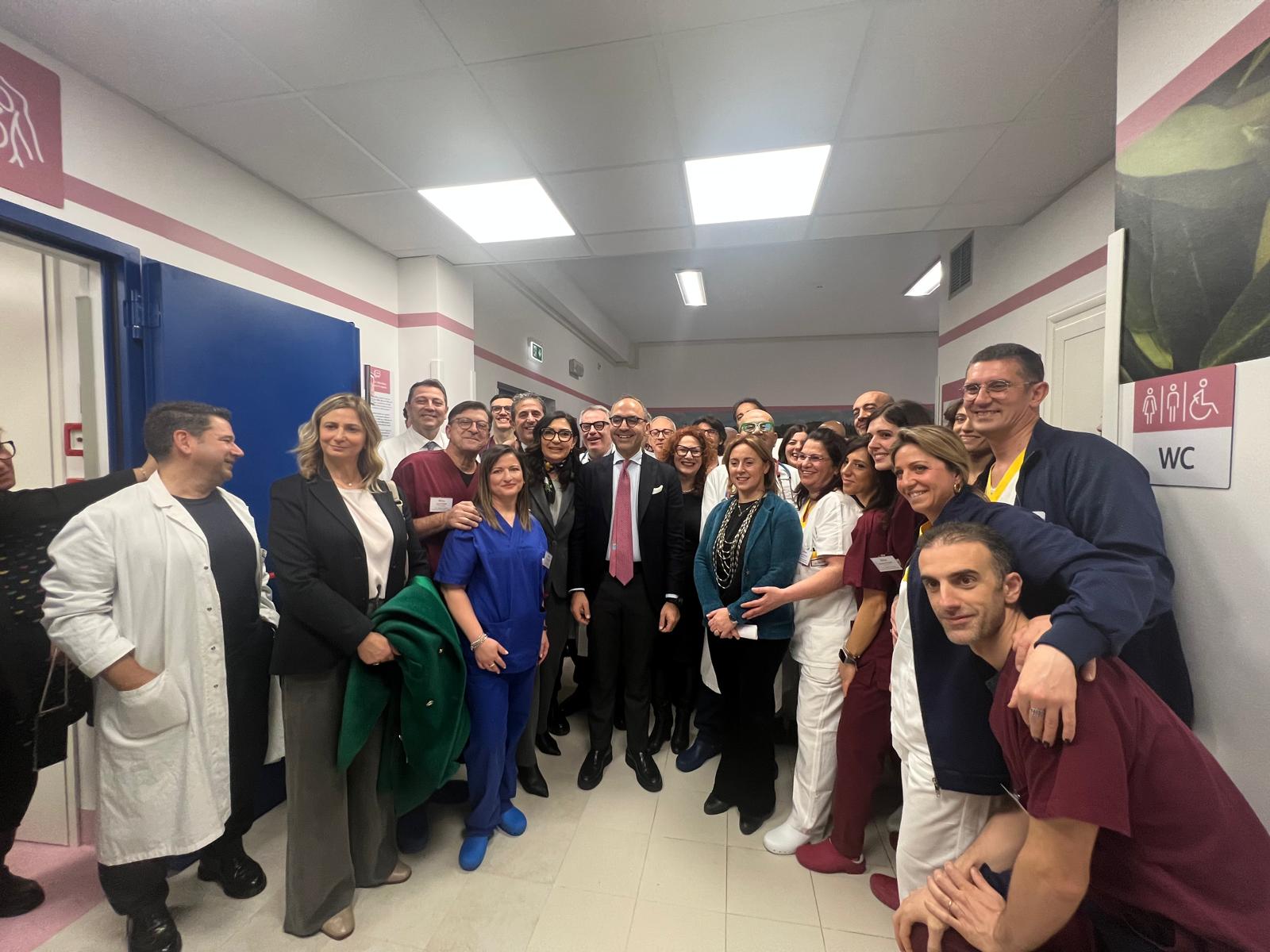 Galleria ASL BT: PIEMONTESE A INAUGURAZIONE MEDICINA INTERNA OSPEDALE BONOMO DI ANDRIA - Diapositiva 4 di 12