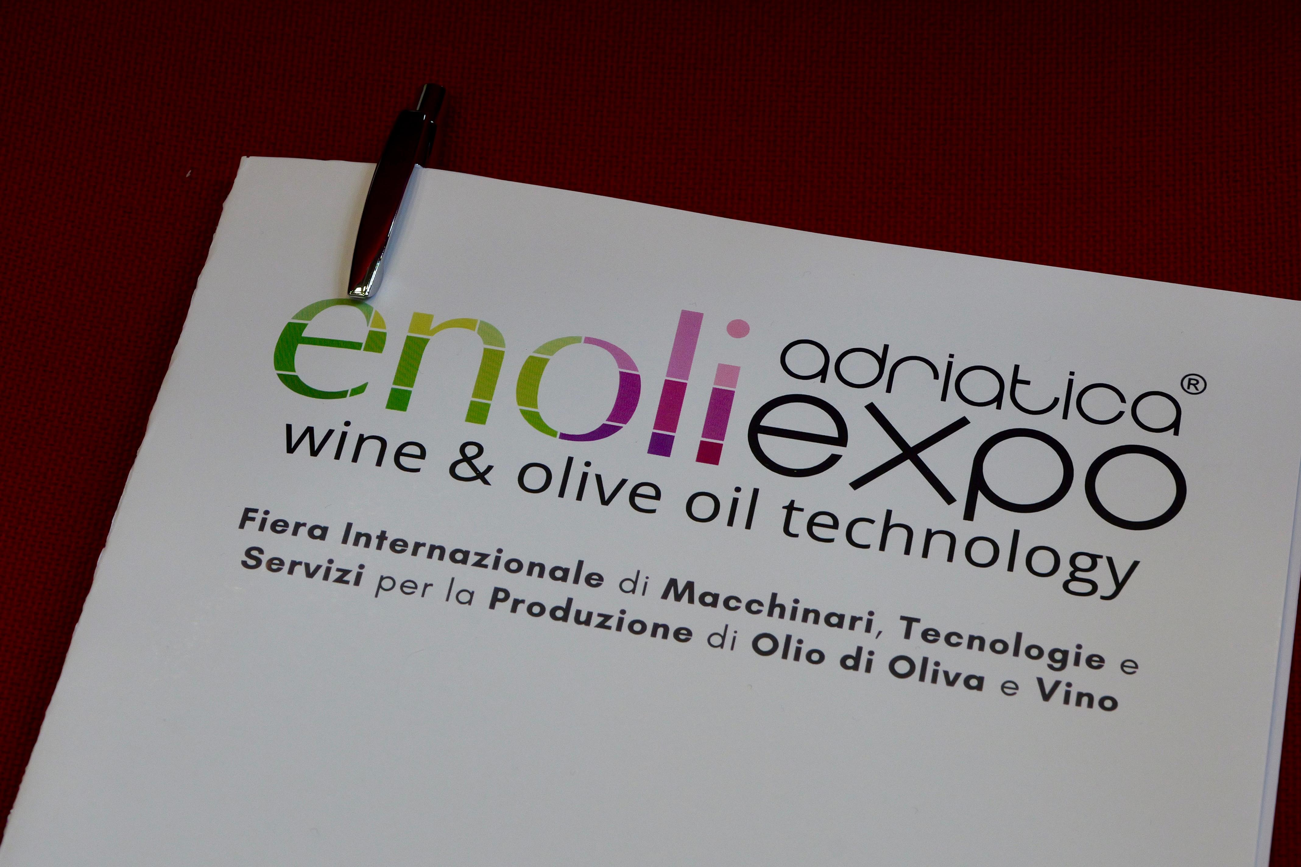Galleria Torna Enoliexpo a Bari, la fiera delle innovazioni per le filiere dell’ olio di oliva e del vino - Diapositiva 1 di 6