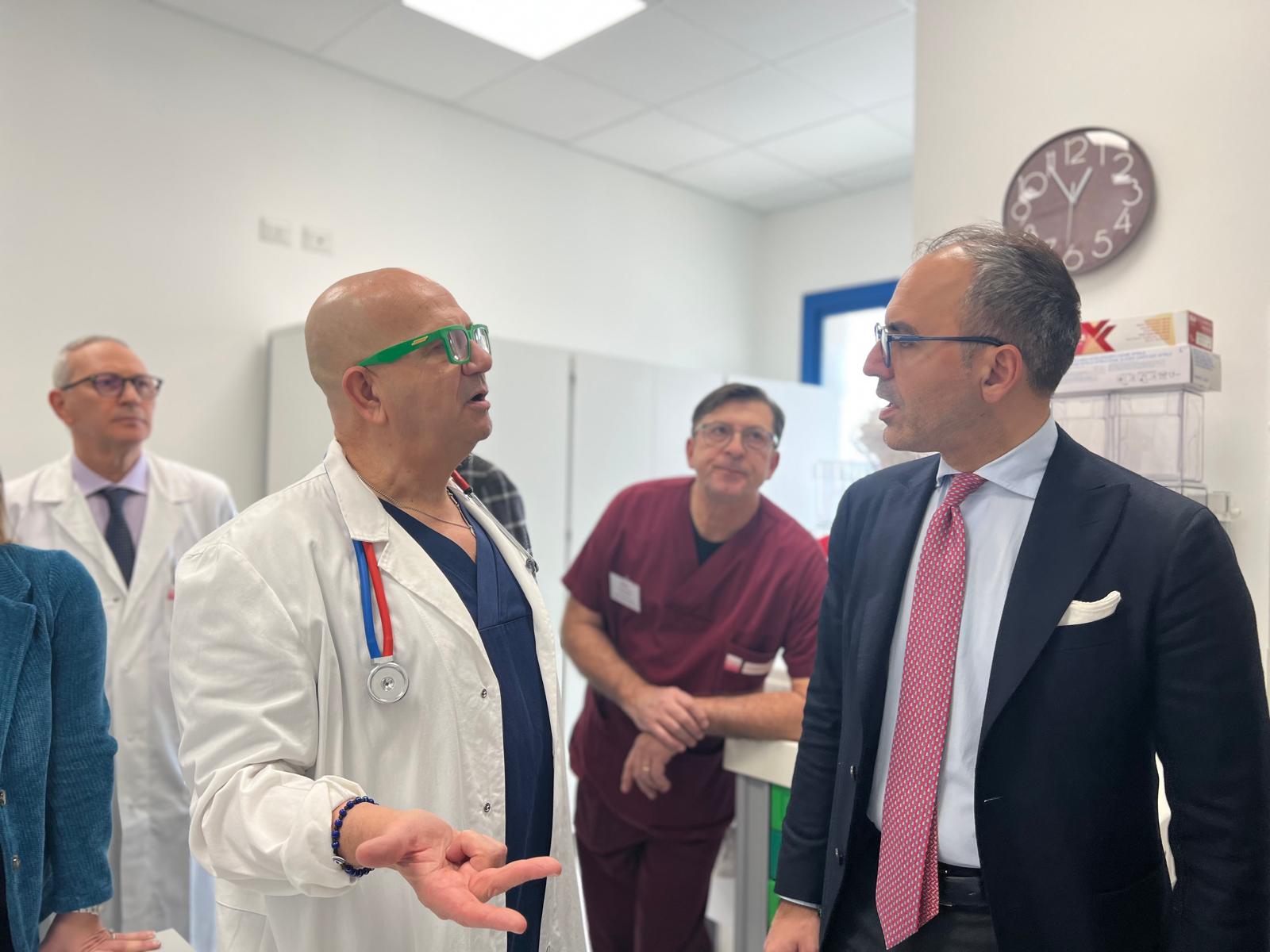 Galleria ASL BT: PIEMONTESE A INAUGURAZIONE MEDICINA INTERNA OSPEDALE BONOMO DI ANDRIA - Diapositiva 8 di 12