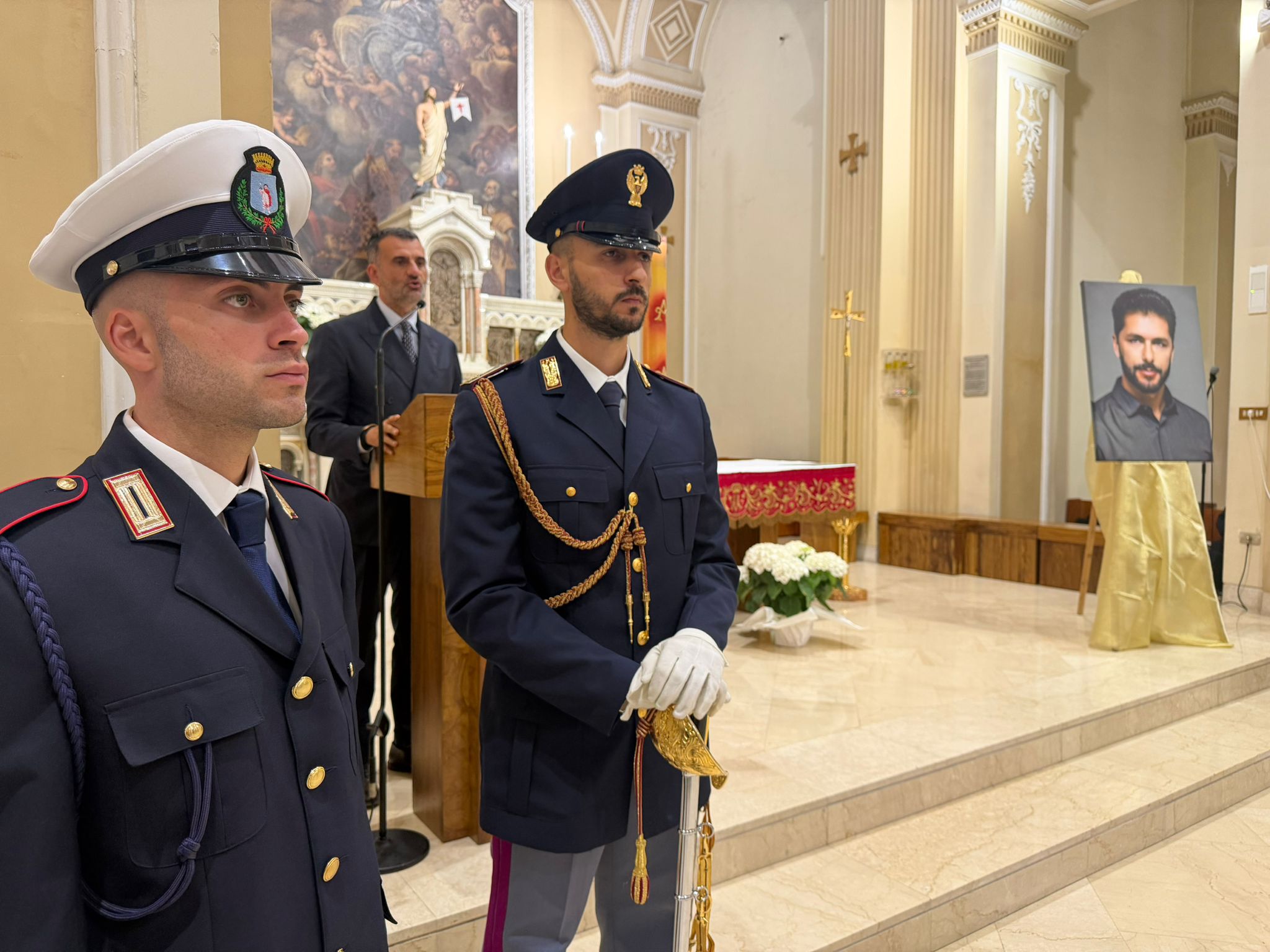 Galleria 34esimo anniversario della strage di Capaci. Il presidente della Regione Puglia alla cerimonia commemorativa dell’agente Rocco Dicillo - Diapositiva 4 di 4