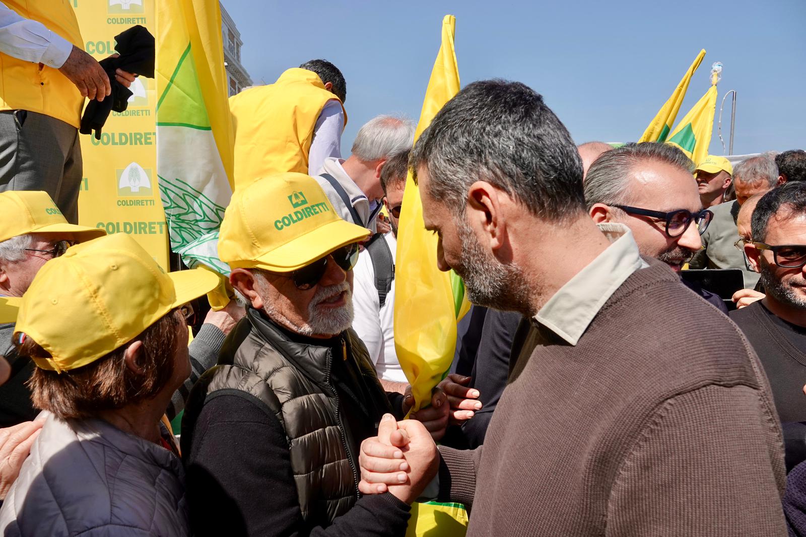 Galleria Decaro e Paolicelli incontrano gli agricoltori alla manifestazione regionale di Coldiretti - Diapositiva 12 di 12