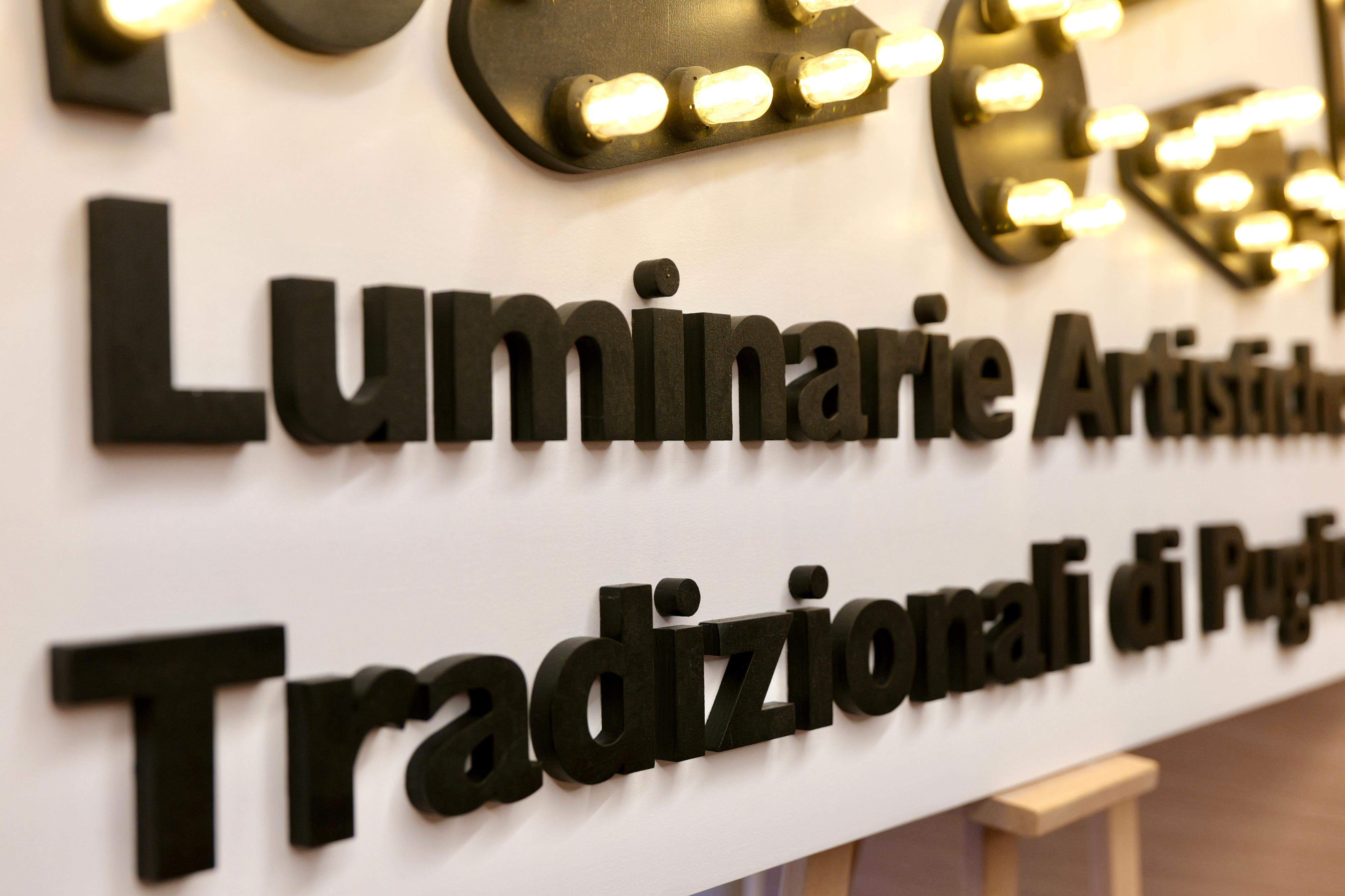 Galleria Presentato in conferenza stampa il logo “Luminarie artistiche tradizionali di Puglia” - Diapositiva 7 di 7