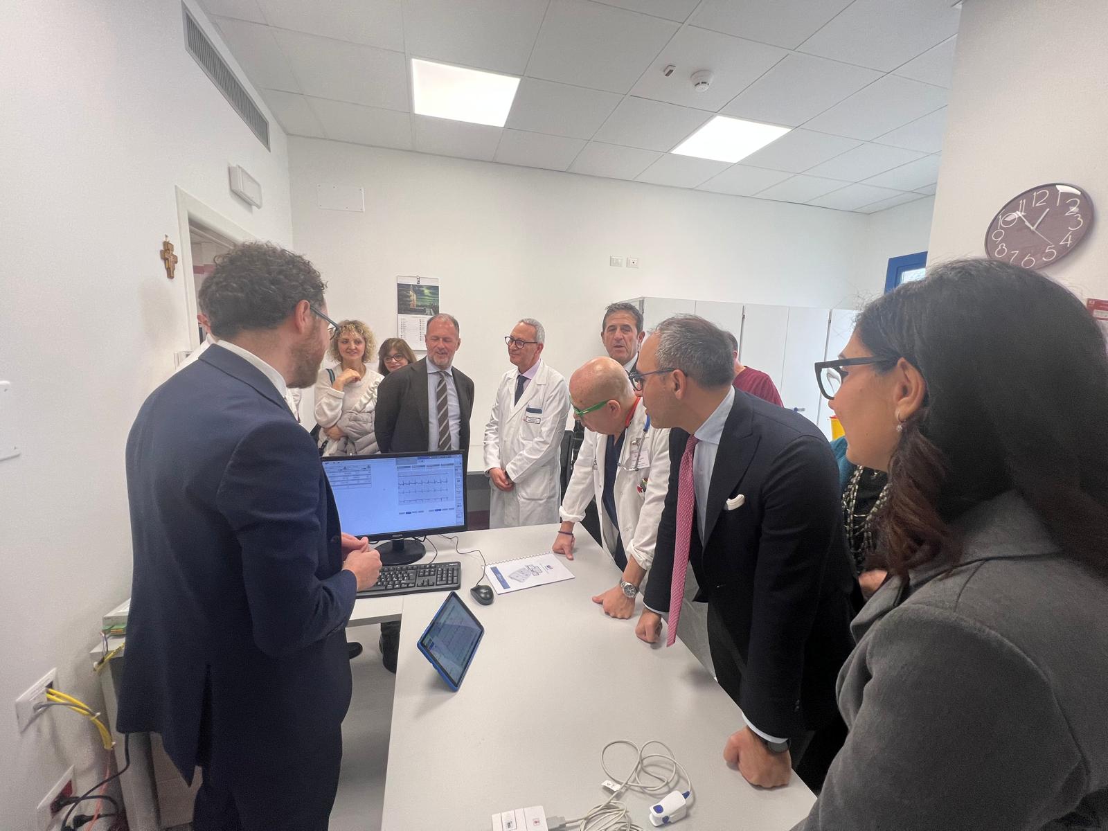 Galleria ASL BT: PIEMONTESE A INAUGURAZIONE MEDICINA INTERNA OSPEDALE BONOMO DI ANDRIA - Diapositiva 10 di 12